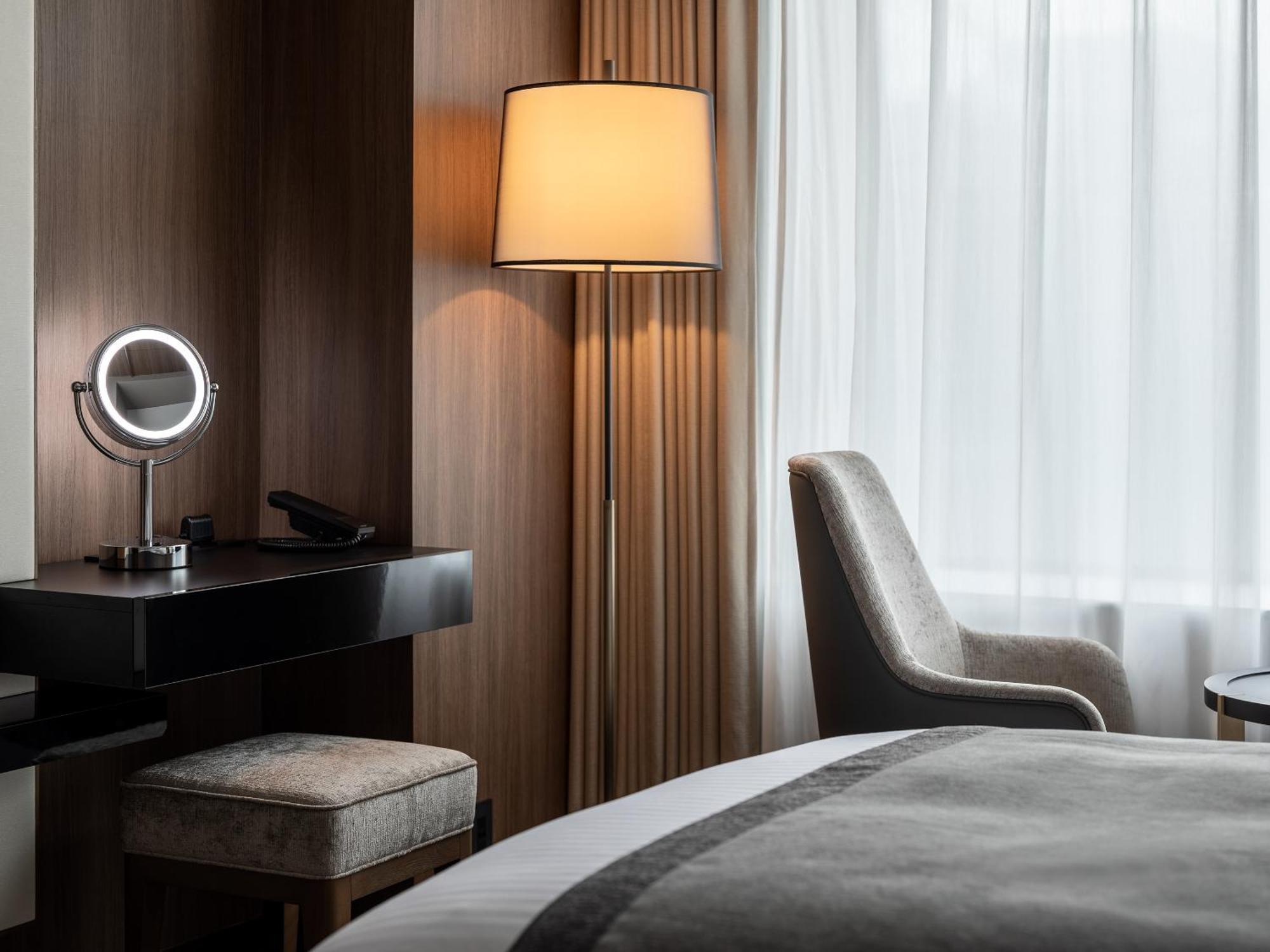 Mitsui Garden Hotel Roppongi Tokyo Premier Екстер'єр фото A floor lamp